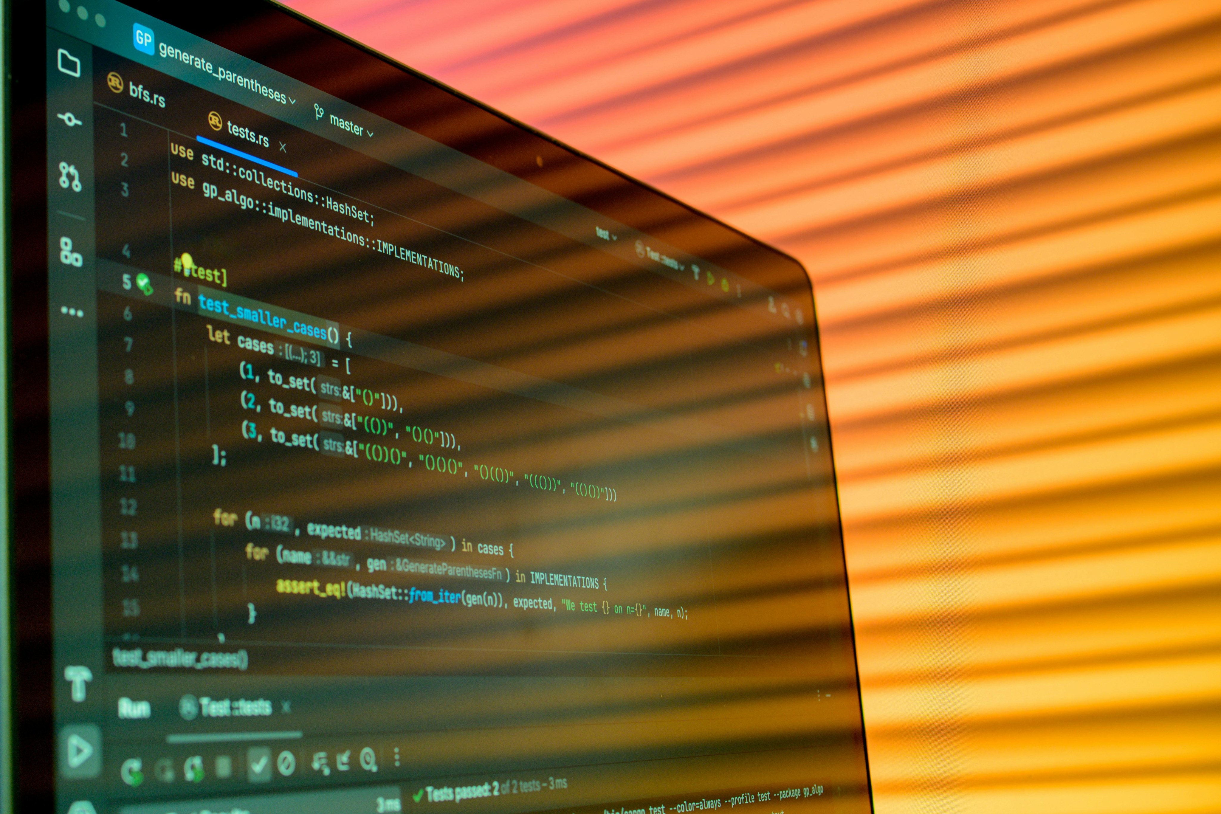 Logiciel sur mesure vs SaaS générique : comment bien choisir (sans tomber amoureux de celui qui fait le plus de publicité)